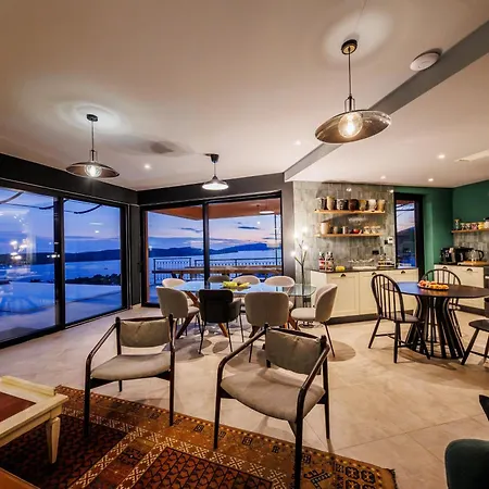 Sea, Sun And Fun Willa *